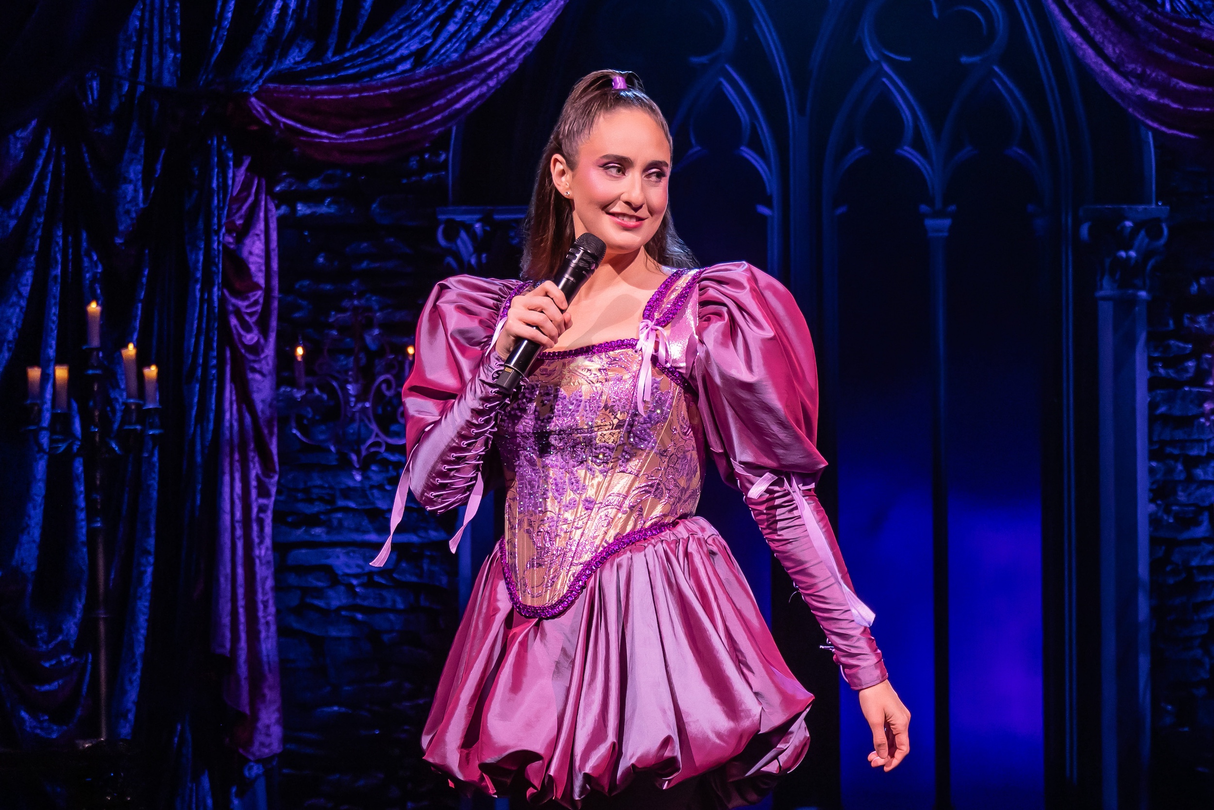 Cat Cohen BROAD STROKES at the Lucille Lortel Theatre — photo credit Matthew Murphy crop